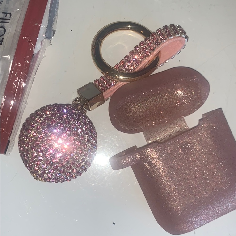 Great Sirius case needs with beautiful pink ball